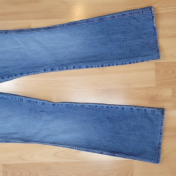 7 For All Mankind "A Pocket" Flare Leg Jeans - Picture 6 of 16
